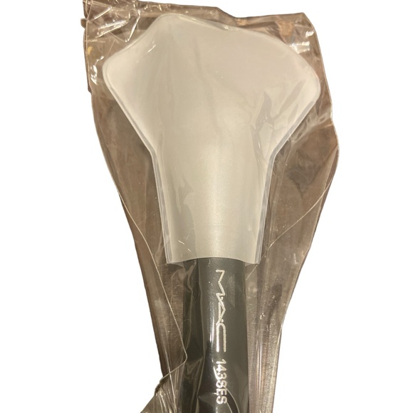 NIP MAC 5 PIECE BRUSH SET - Picture 3 of 6